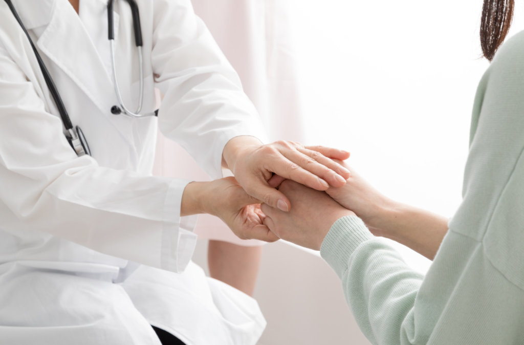 Mulher submetida a exame médico para avaliação de trombofilia na gravidez